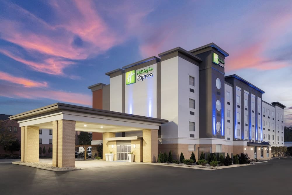 Holiday Inn Express TOLEDO NORTH by IHG 1