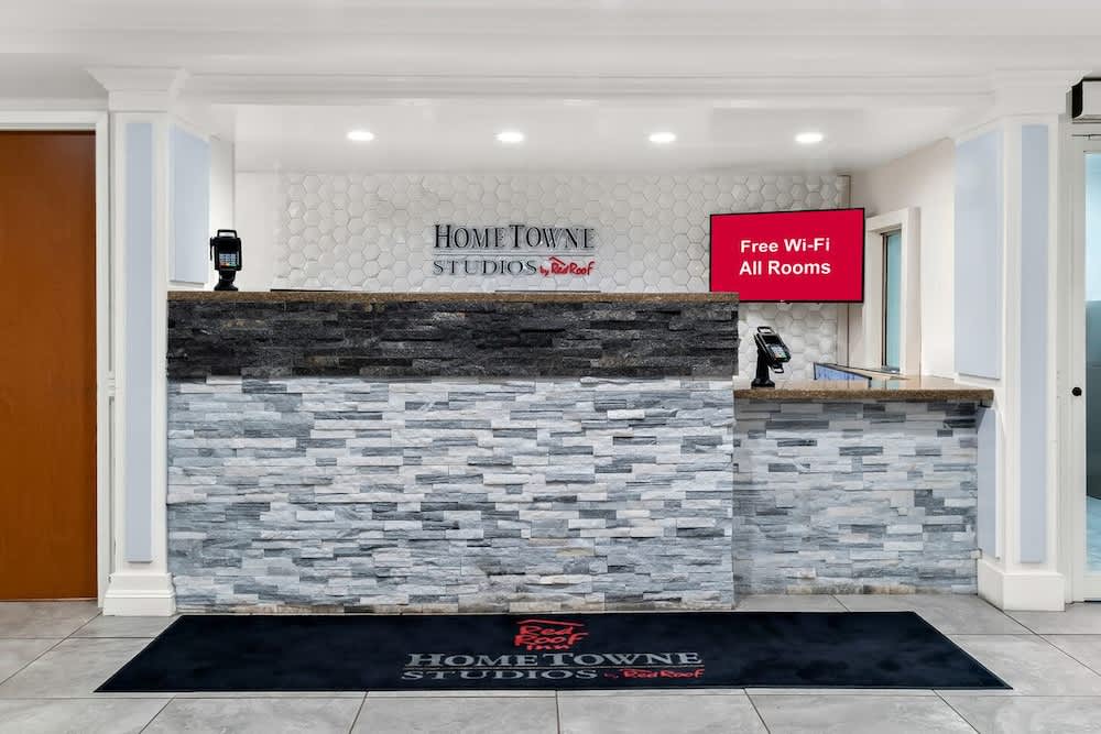 HomeTowne Studios by Red Roof Auburn Hills 2