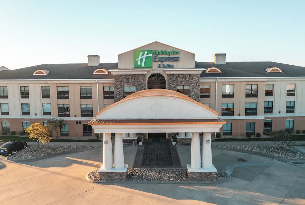 Holiday Inn Express & Suites SAINT ROBERT - LEONARD WOOD by IHG 1