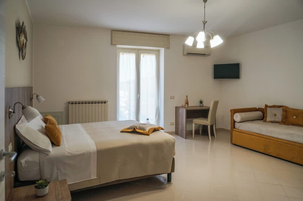 Nonna Carmela Holiday House 2