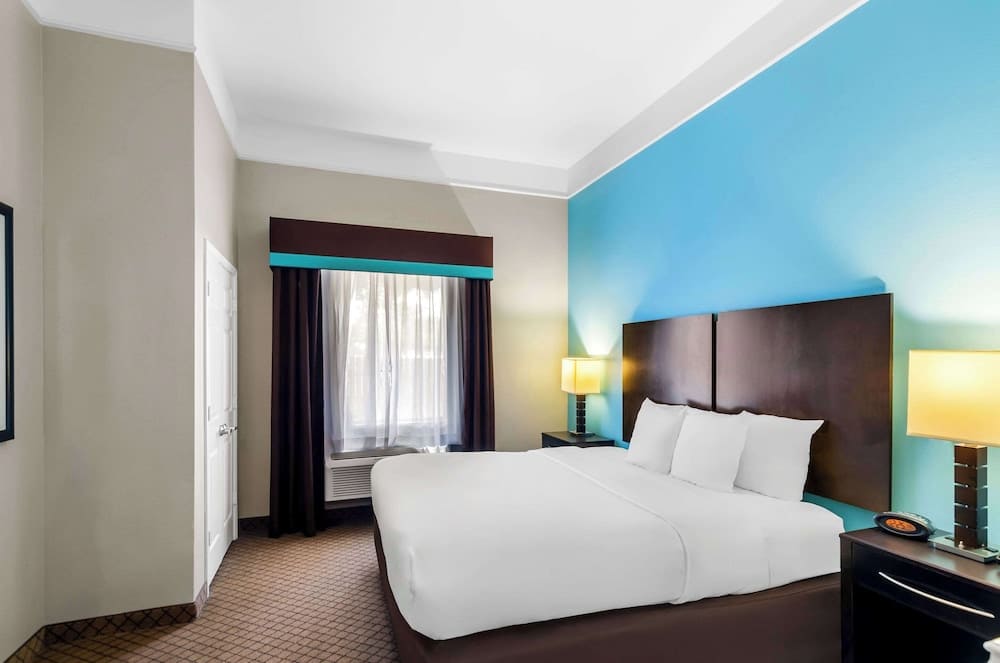 Comfort Suites at Katy Mills 1