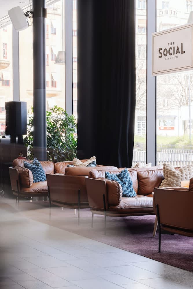 Clarion Hotel Sign 5