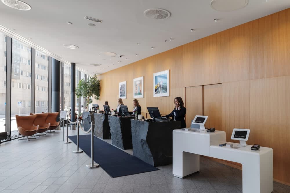 Clarion Hotel Sign 3