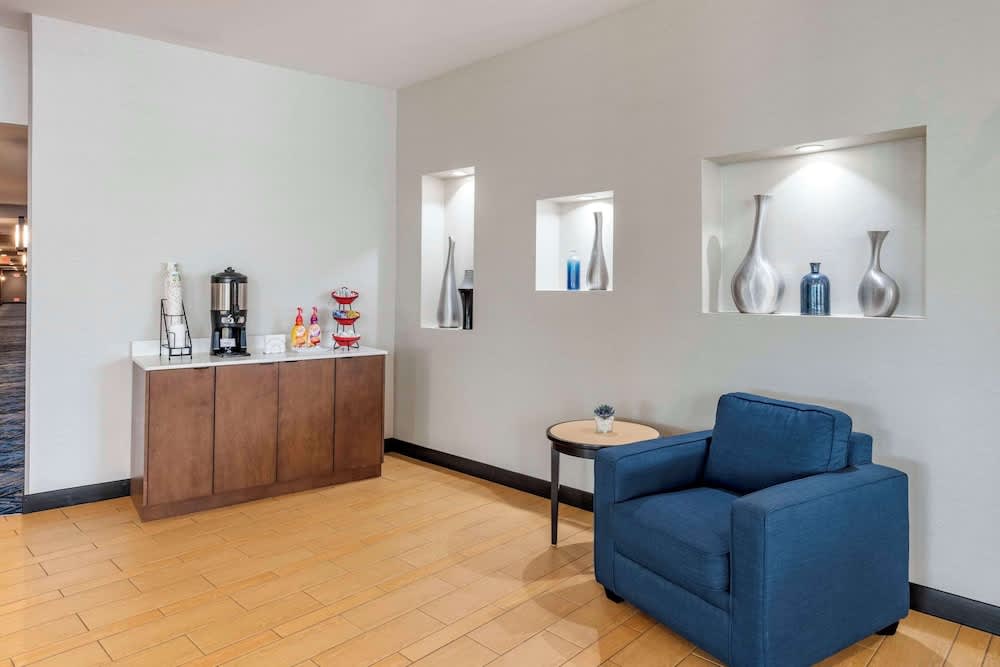 Cambria Hotel Minneapolis Maple Grove 4