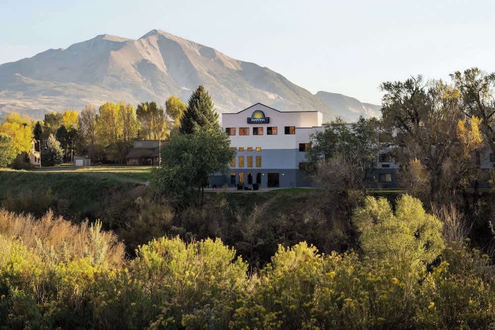 Days Inn by Wyndham Carbondale 1