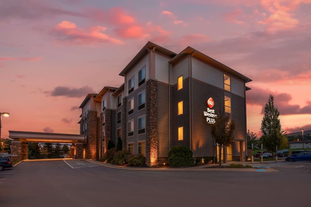 Best Western PLUS University Park Inn & Suites 1