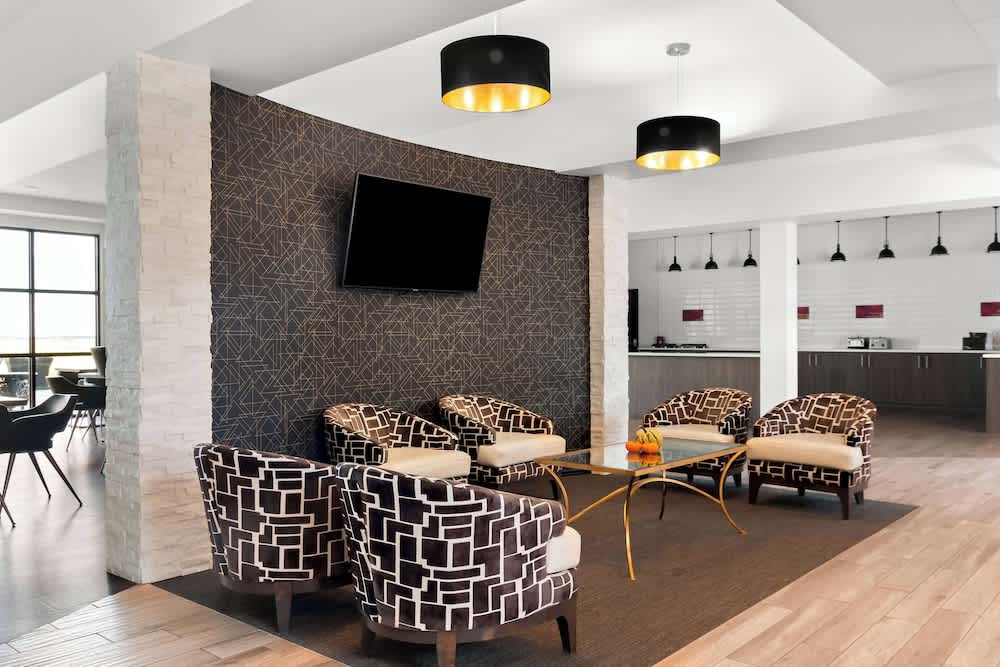 Best Western Plus Morden 2