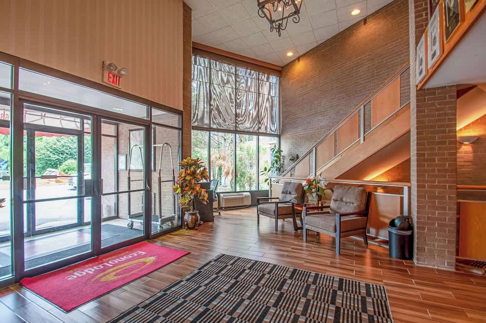 Econo Lodge Metro 2
