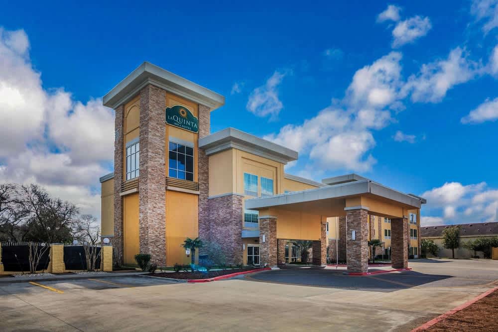 La Quinta by Wyndham Beeville 1