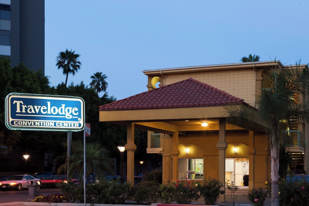 Travelodge by Wyndham Long Beach Convention Center 1