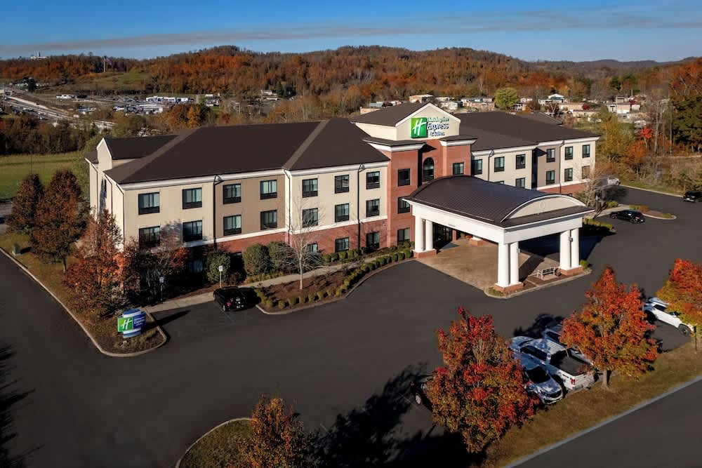 Holiday Inn Express & Suites FAIRMONT by IHG 1