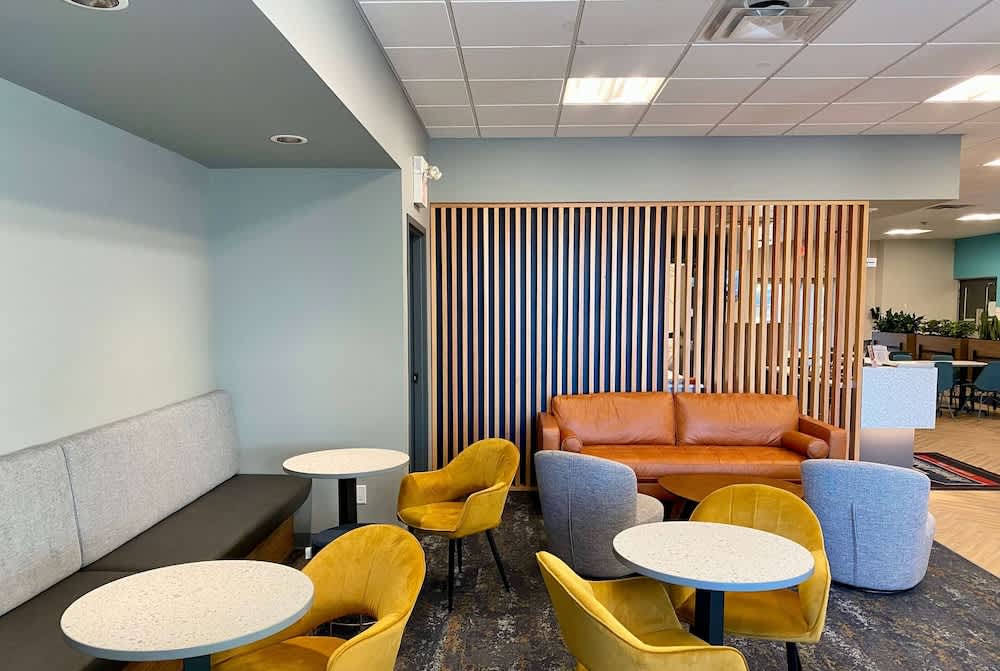 Howard Johnson by Wyndham Winnipeg West 2