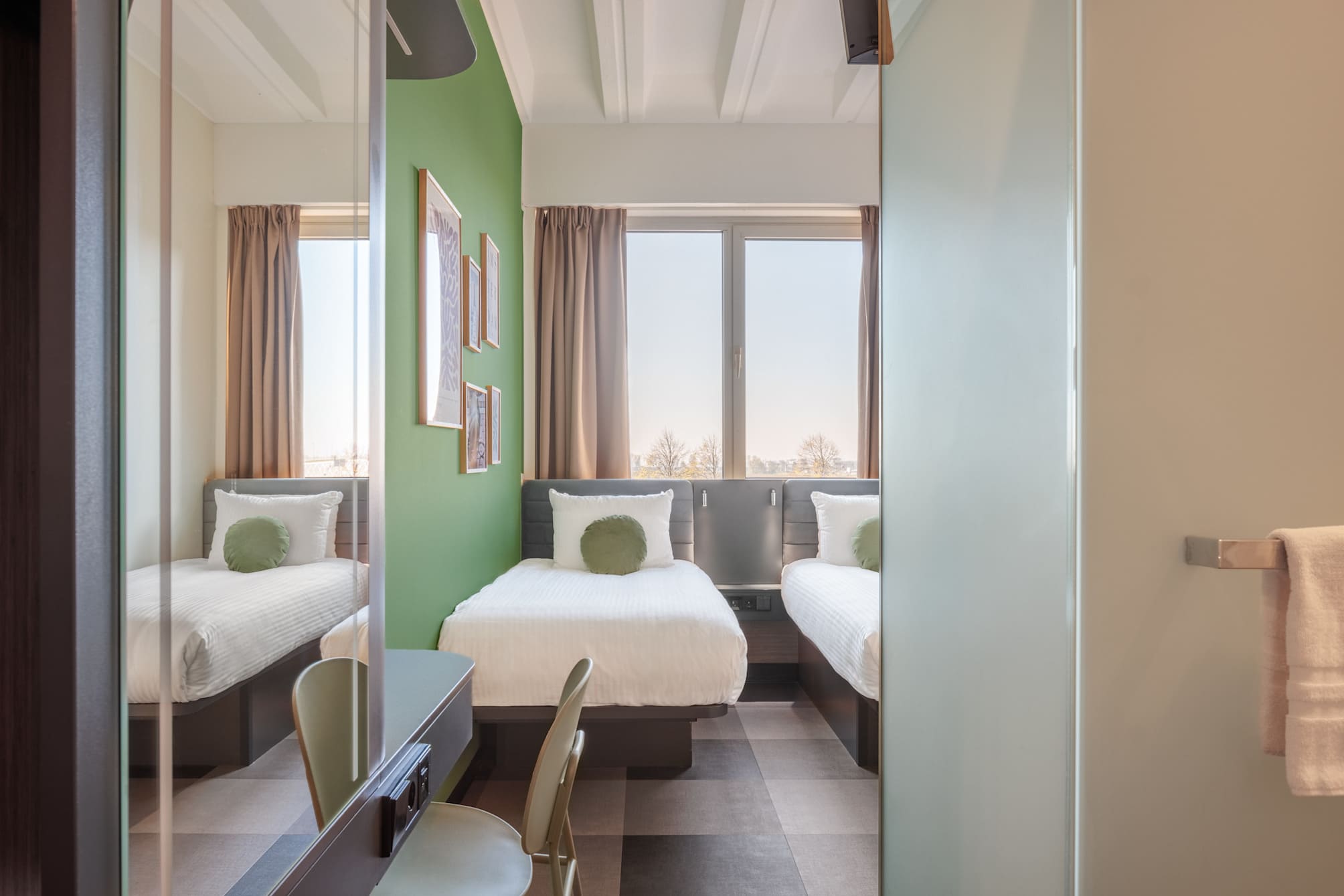 Maxhotel Amsterdam Airport Schiphol - Recently Renovated - photo 5