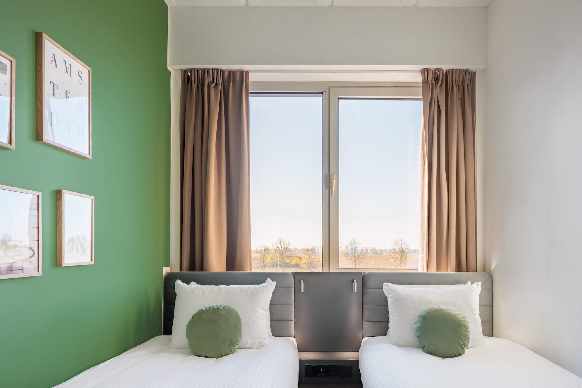 Maxhotel Amsterdam Airport Schiphol - Recently Renovated - photo 4