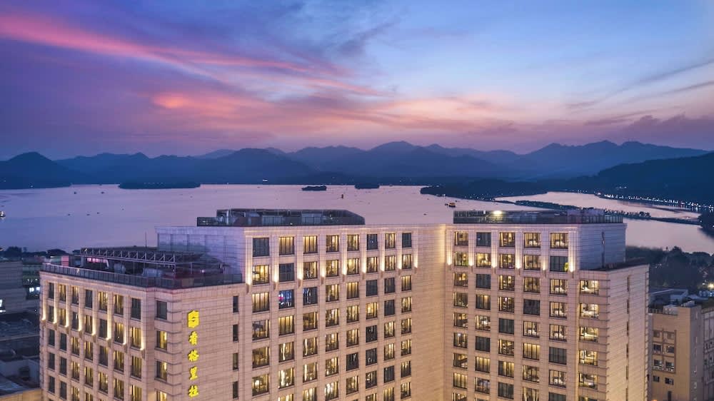 Midtown Shangri-La, Hangzhou, moments from West Lake 1