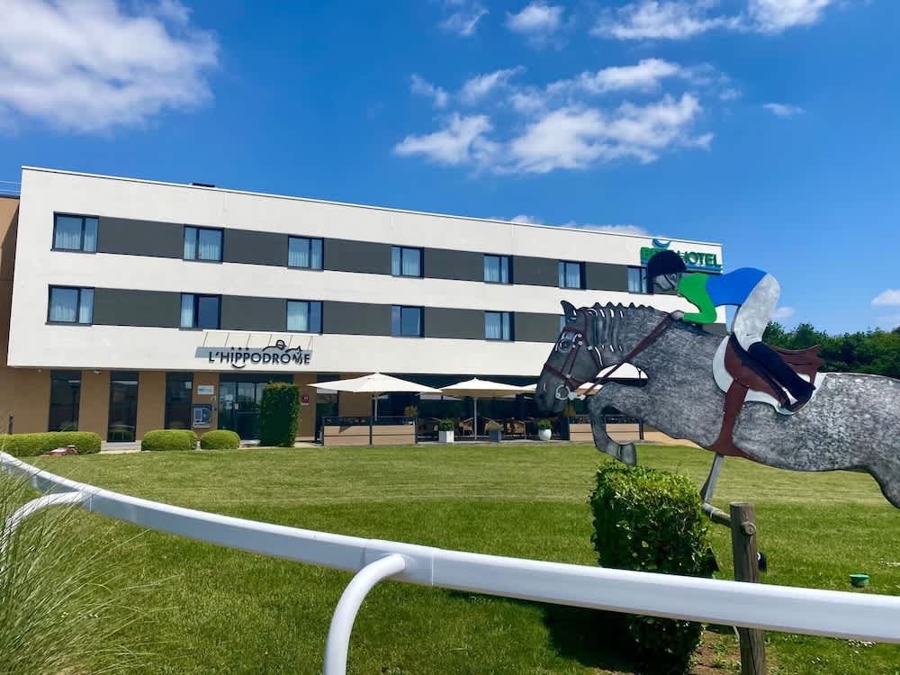 Brit Hotel Ploermel - Hotel de l'Hippodrome 1