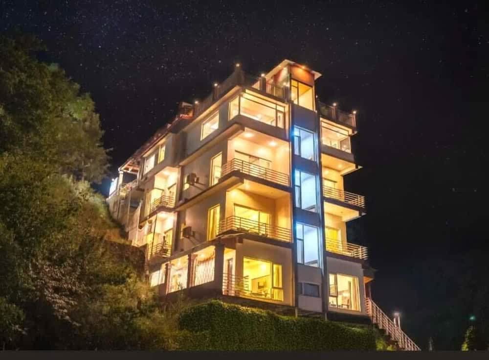 Wood Stock Kasauli - Rooms & Cottages - Panoramic View & Balcony Rooms 1