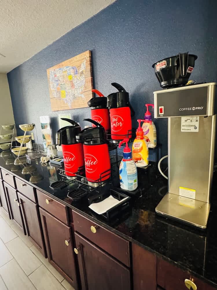 Econo Lodge Inn & Suites Centerville 2