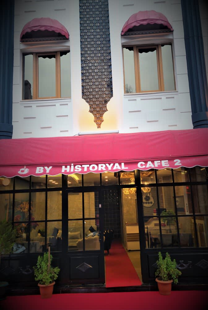 By Historyal Hotel Due 1