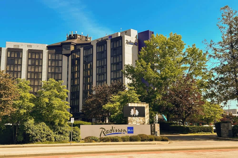 Radisson Blu Vancouver Airport Hotel & Marina 1