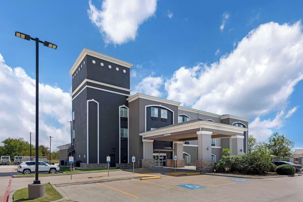 Quality Inn & Suites Groesbeck North 1