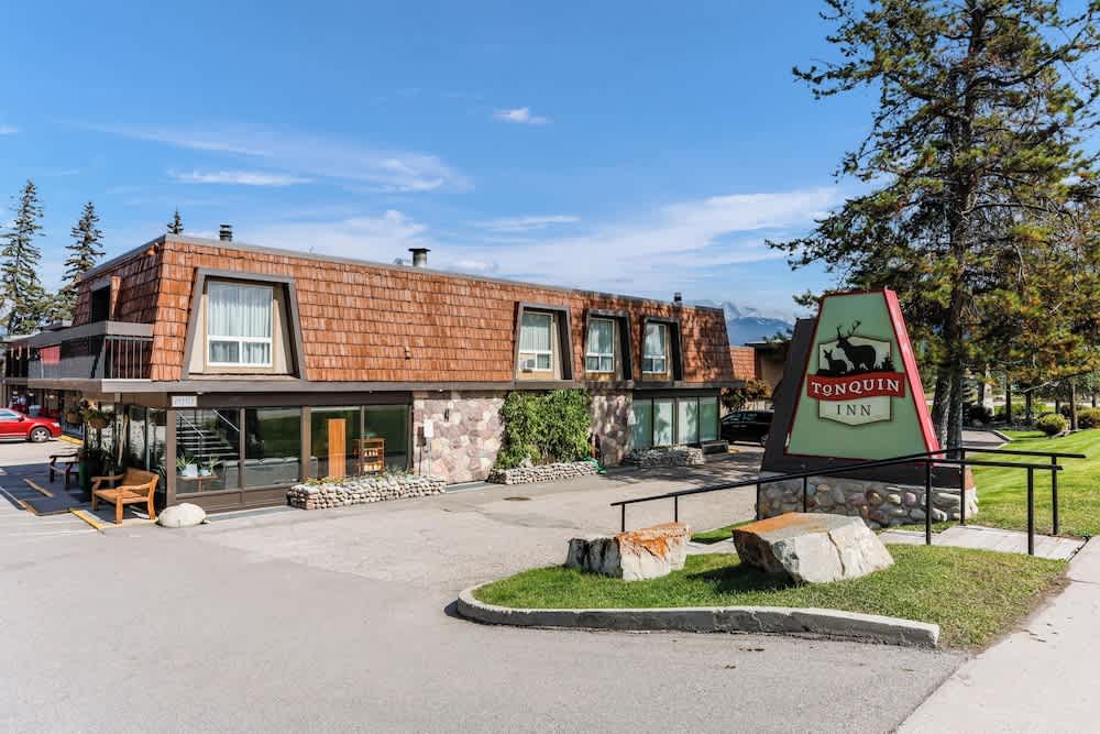 Tonquin Inn 1
