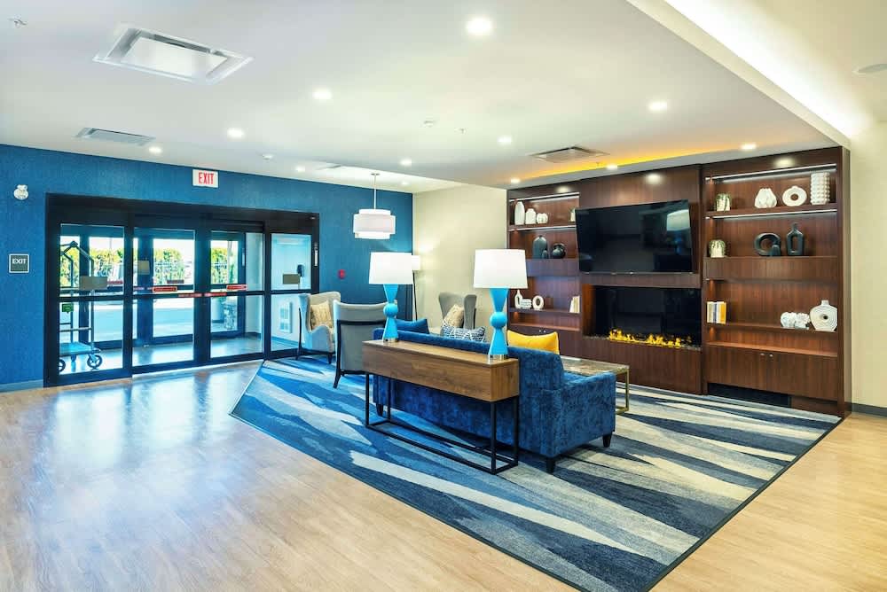 Comfort Suites Kelowna 5