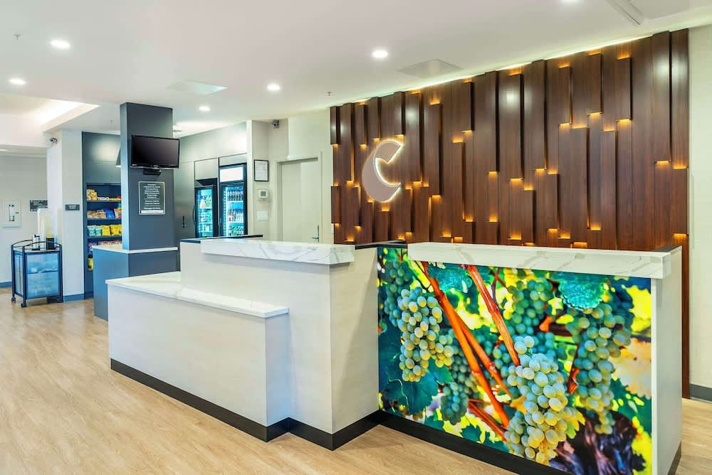 Comfort Suites Kelowna 2