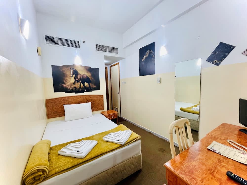 Queens Hotel Next Sabkha Bus Station 1