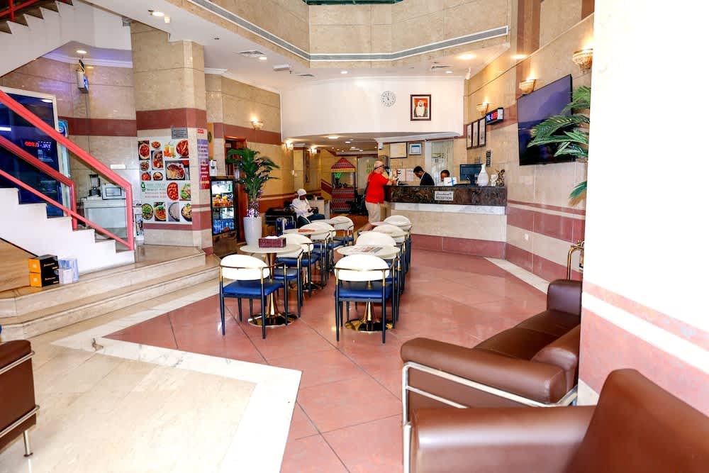 Queens Hotel Next Sabkha Bus Station 5