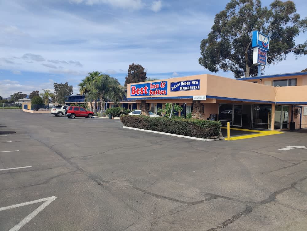 Best Inn & Suites 1