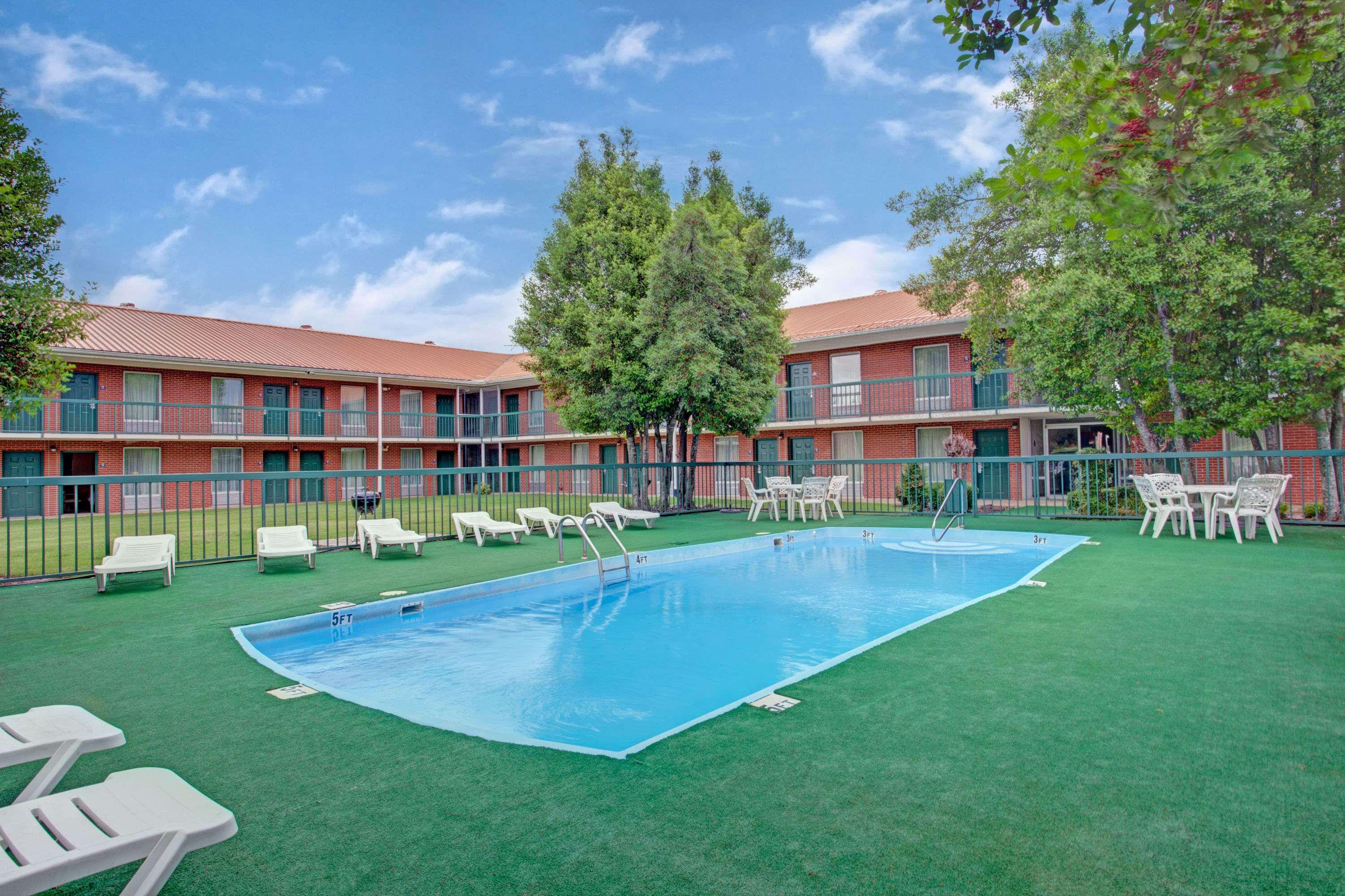Days Inn by Wyndham ColliervilleGermantwn 2