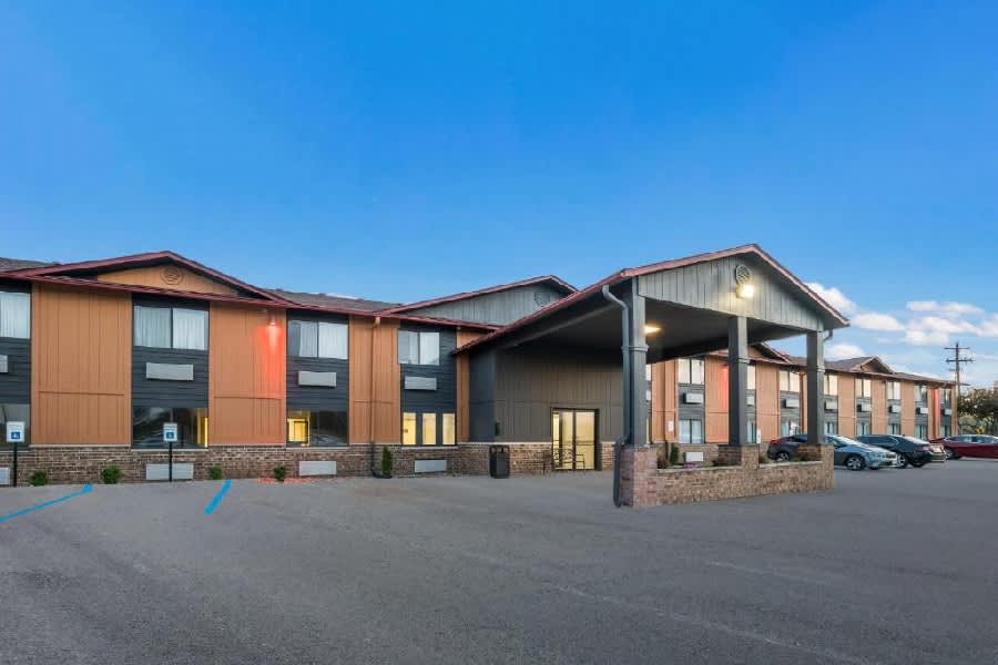 Super 8 by Wyndham Marston 1