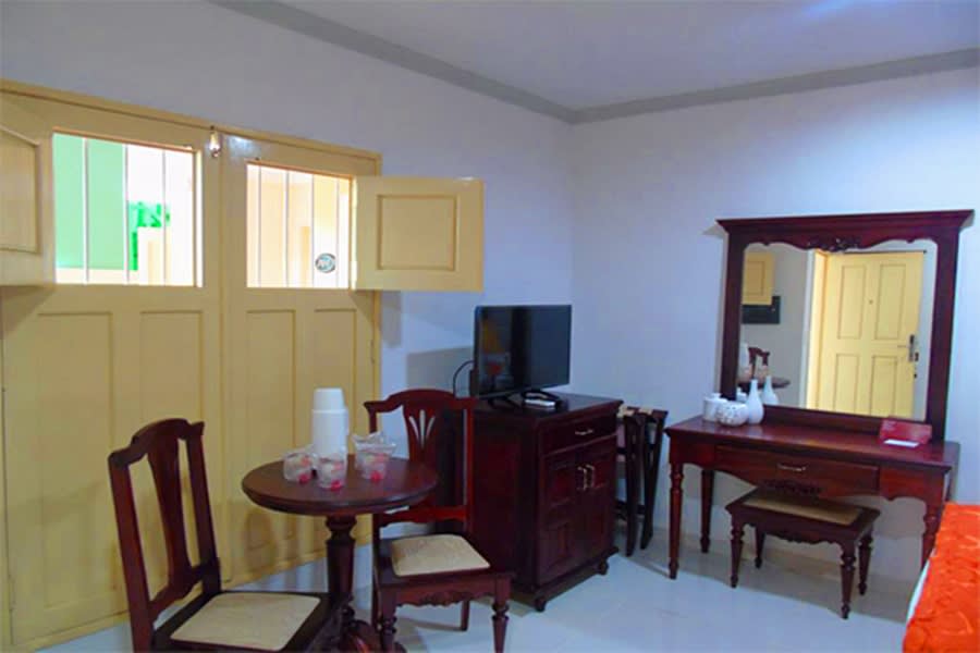 Hotel E La Calesa 2