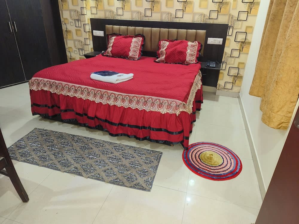 HOTEL GLOBAL STAY Near Delhi Airport 1