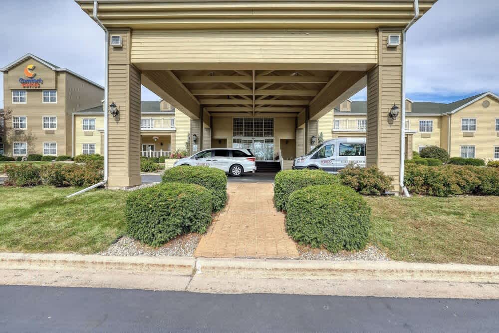 Comfort Suites Appleton Airport 1