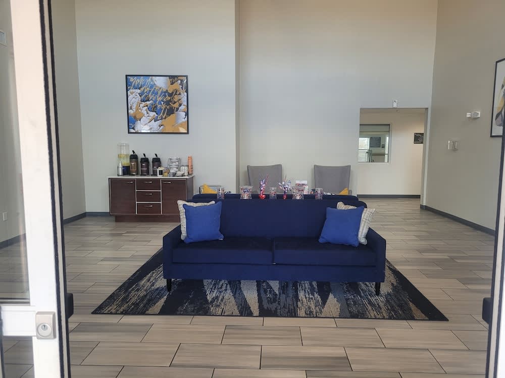 Comfort Inn & Suites Dothan Northside Plaza 2