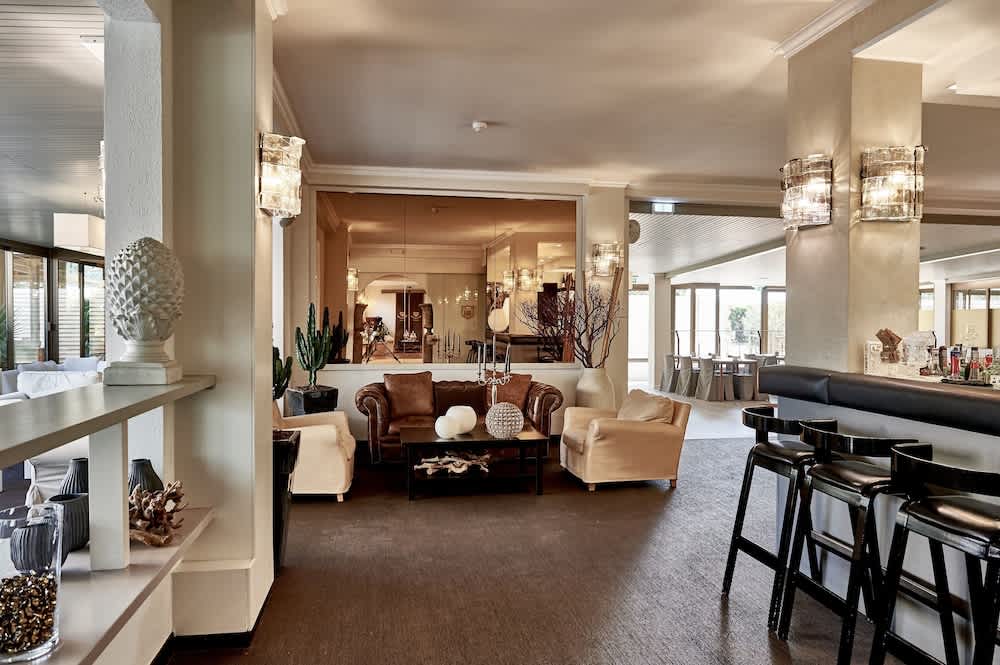 Rouge Hotel International 2