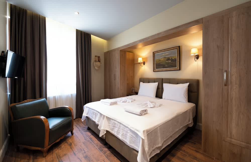 Level Suites 2