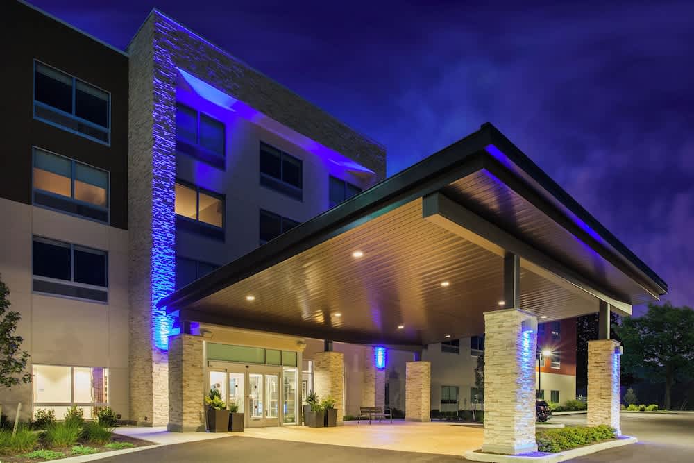 Holiday Inn Express & Suites QUEENSBURY - LAKE GEORGE AREA by IHG 1
