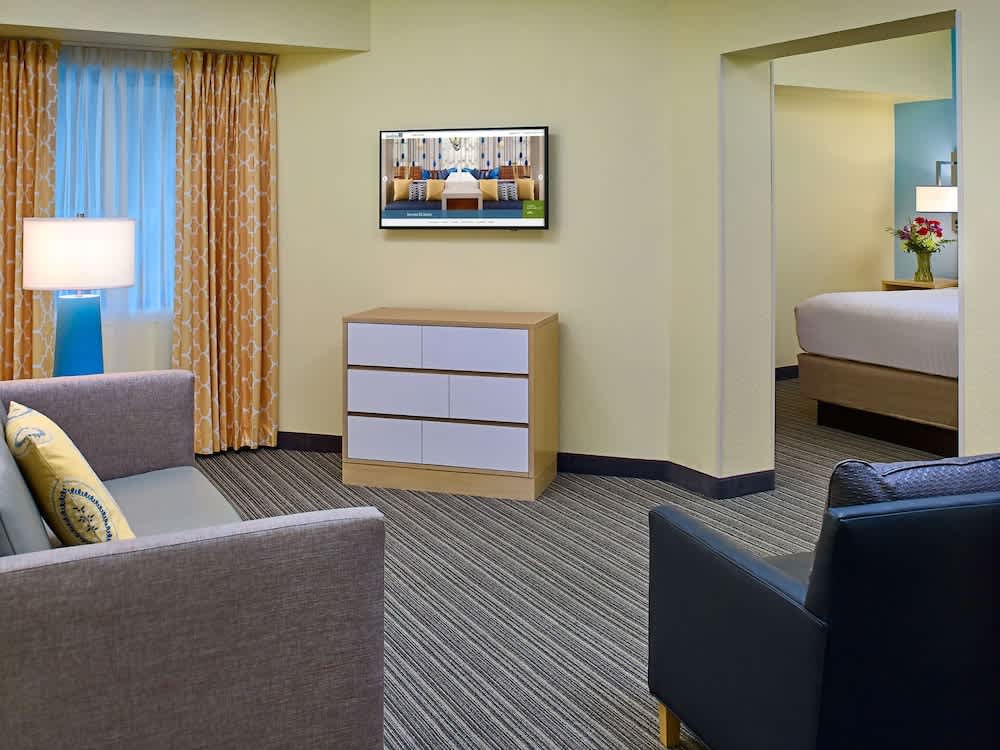 Sonesta Simply Suites Memphis East Poplar Pike ​ 5