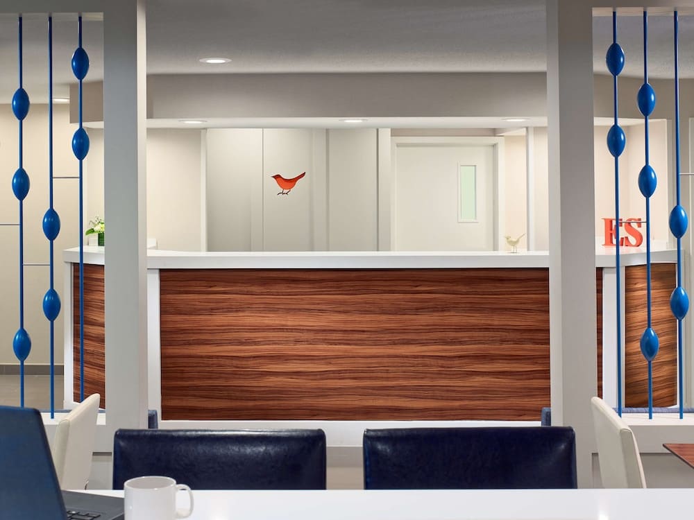 Sonesta Simply Suites Memphis East Poplar Pike ​ 4