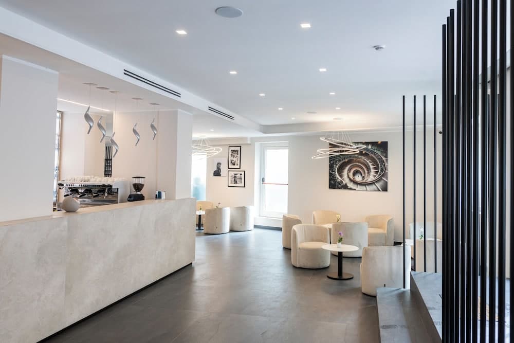 J Maluni City Hotel 3