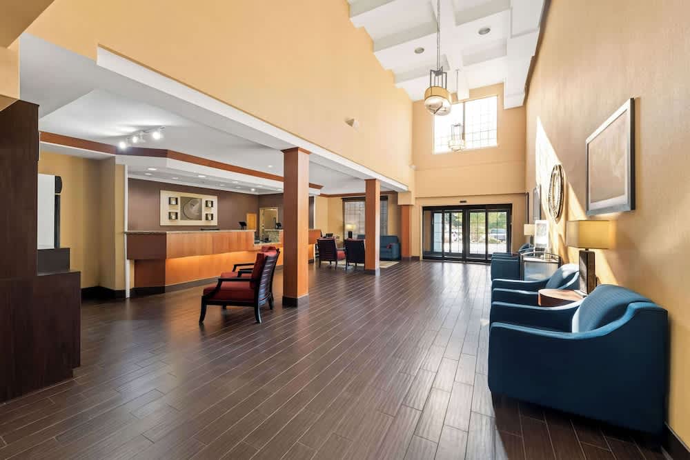 Comfort Suites Roanoke - Fort Worth North 2