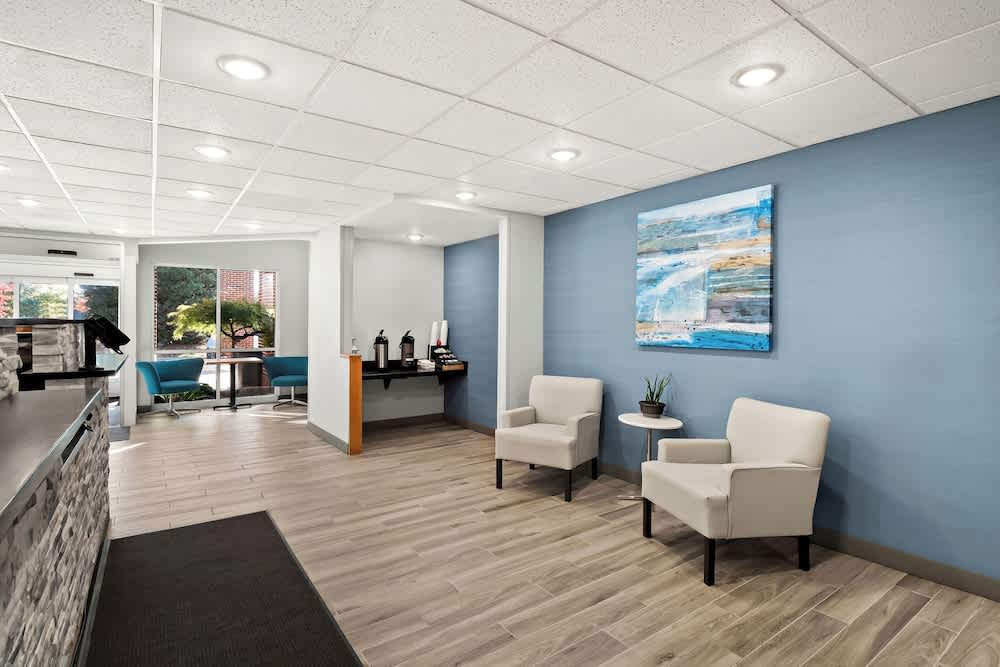 HomeTowne Studios by Red Roof East Lansing - Okemos 1
