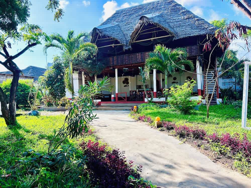 Tropinest bungalows & hostel 1