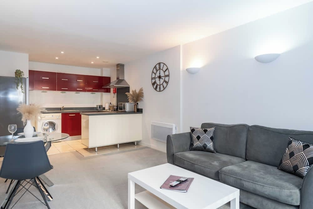 Cotels Centro Budget Busting Apartments! CENTRAL LOCATION, PARKING, FIBRE WIFI, SMART TV, FULLY EQUIPPED KITCHEN 1