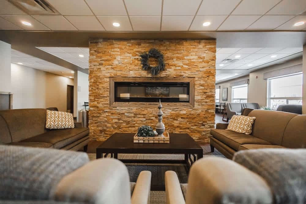 Best Western Plus Lacombe Inn & Suites 1
