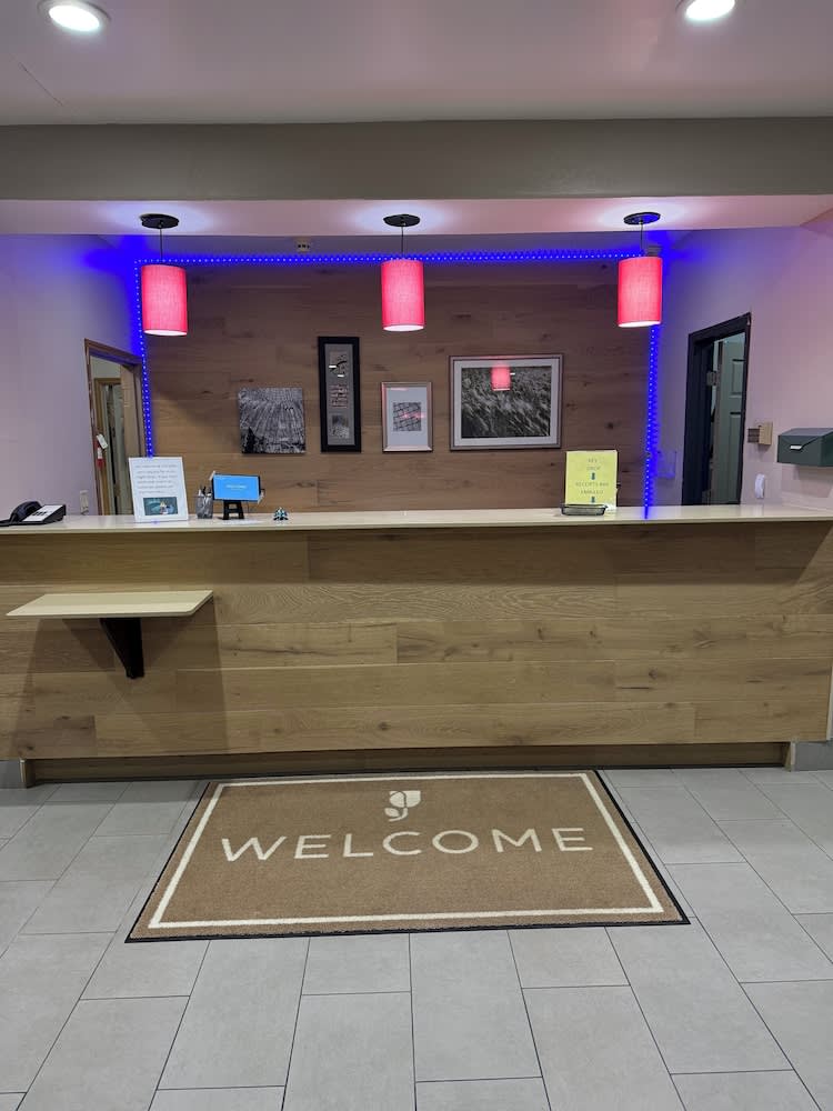 Country Inn & Suites by Radisson, Elgin, IL 1