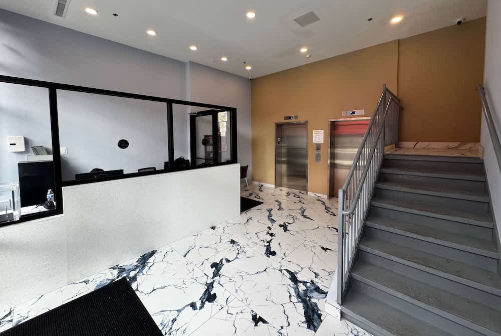 Super 8 by Wyndham Brooklyn Fulton Street Broadway Junction 2